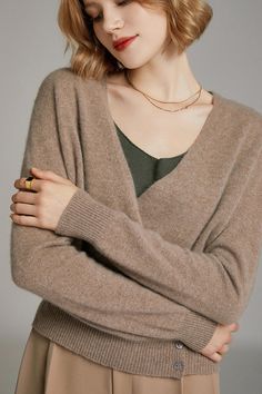 Fit: Regular fit Detail: Long sleeve. Solid color. Wool. Button-down. Material: 96%-99% Wool Care: Put your garment in the washing bag. Wash by hand or on a wool or delicate program in the machine. Beige Wool V-neck Sweater For Fall, Spring Wool V-neck Sweater With Long Sleeves, Versatile Cashmere Cardigan For Winter, Fall Beige Wool V-neck Sweater, Beige Cashmere V-neck Sweater For Winter, Beige Long Sleeve V-neck Sweater For Layering, Classic Long Sleeve V-neck Sweater For Fall, Versatile Long Sleeve V-neck Sweater For Winter, Everyday Long Sleeve Wool Cardigan