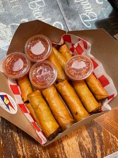 some food is sitting in a box on a table