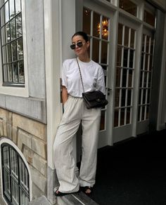 Striped Linen Pants Outfit, Striped Trousers Outfit, Stripe Pants Outfit, Linen Pants Style, Linen Pants Outfit, White Pants Outfit, Modest Casual Outfits, Summer Pants Outfits