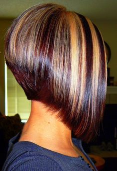 Cute trendy bob hairstyle ideas | Summer hairstyle Bob Hair Color, Inverted Bob Hairstyles, Short Bob Haircuts, Hair Color Highlights, Penteado Cabelo Curto, Hair Color And Cut, Short Bob Hairstyles, Bobs Haircuts, Hair Highlights