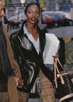 Naomi Campbell 90s, Supermodel Outfits, 90s Models, Aesthetic Outfit Ideas, 1990s Fashion, Monogram Bag, Naomi Campbell, Casual Summer Outfits, Clothes Collection