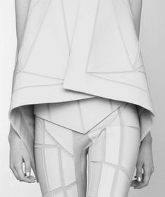 Futuristic Gareth Pugh Detail Couture, Mode Steampunk, Geometric Fashion, White Clothing, Design Moda, Fashion Mode