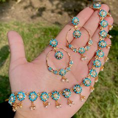 pearl and turquoise necklace set with chandbali earrings Diy Rhinestone Earrings, Bridal Necklace Designs, Fancy Jewelry Necklace, Bridal Jewelry Vintage, Fancy Jewellery Designs, Chandbali Earrings, Indian Jewellery Design Earrings, Pearl Necklace Set, Jewelry Design Earrings