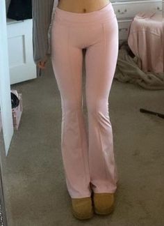 Outfits With Pink Flare Pants, Light Pink Flare Pants Outfit, Light Pink Flare Leggings, Flare Out Leggings Outfit, Pink Flares Outfit, Legging Outfits Aesthetic, Sweatpants Outfit Coquette, Pink Flared Leggings Outfit, Pink Flared Pants Outfit