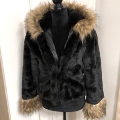 Like Brand New!!! This Is My Favorite Fur Oversized Hoodie With The Silkiest Satin Lining, Two Front Pockets, Eyelet Loop Front Closures With An Oversized Fur Lined Hood! Jacket With Fluffy Hood, Fur Hoodie Outfit, Fur Hoodie Jacket, Fire Clothes, Harajuku Hoodie, Dance Wear Ballet, Cute Coats, Fur Hoodie, Fur Coats Women