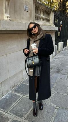 Fall Fashion Outfits Casual, Chica Chola, Old Money Winter, Dinner Outfit Casual, Latina Outfits, Old Money Fashion, Professional Outfit, Money Fashion, Estilo Indie