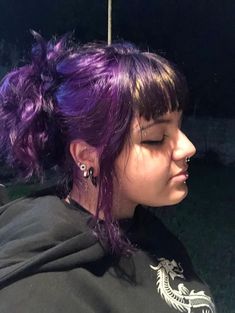 idk who this is pls lmk if u know Purple Roots Hair, Girl With Purple Hair, Dark Purple Hair, Dyed Hair Purple, Work Hairstyles, Dye My Hair, Hair Inspiration Color, Hair Inspo Color