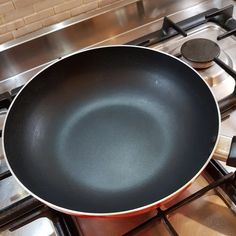 a frying pan sitting on top of an oven