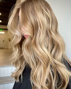 Blonde Highlights With Honey Lowlights, Cool Tone Honey Blonde Hair, Warm Buttery Blonde Hair, Blond Haircut Ideas, Subtle Blonde Highlights In Blonde Hair, Brunette With Honey Blonde Highlights, Foliage Hair Blonde, Warm Blonde Hair Balayage, Blonde Hairlights