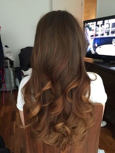 Instagram @charloveshair Soft natural Blowdry #hair #hairstyles #fashion Blowout With Soft Curls, Blow Dry Hairstyles For Wedding, Prom Hair Loose Curls, Soft Curl Blowout, Very Loose Curls, Soft Bouncy Hair, Prom Loose Curls, Soft Blowout Curls