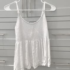 White Tank Top With Ruffled/Flowy Bottom Super Cute Top Never Worn Comes From Smoke Free House Adjustable Straps Tie In The Back Summer Beach Camisole Tops, Casual Beach Camisole Top, Casual Camisole Beach Tops, Spaghetti Strap Tops For Beach Season Day Out, White Summer Camisole For Vacation, Summer Beach White Camisole, Summer Daytime Top With Spaghetti Straps, Casual Spaghetti Strap Tops For Beach Season, White Spaghetti Strap Beach Top