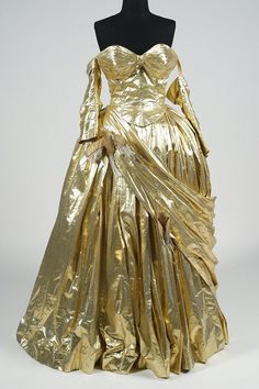 famous gold gown worn by Grace Kelly in Masque Ball sequence of To Catch a Thief. Ball Scene, Golden Queen, Film Costumes, Lame Dress