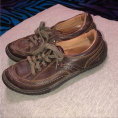 Never Worn Leather Earth Shoes Size 6 Earth Shoes 1970s, Earth Shoes, Shoes Color, Flat Shoes Women, Thrift Store, Loafer Flats, Fossil, Casual Shoes, 1970s