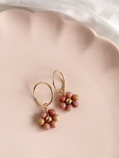 Trendy & nostalgic, yet classic, these gemstone Daisy Hoop Earrings are the prefect piece to spice up any outfit and let your personality shine! Made with 14K Gold Filled 16mm Endless Hoops, Flower centre and wire wrapping and your choice of gemstone. Measures approx 3cm (1.25 inches) from top of hoop to bottom of dangle. Letter Bead Bracelets, Happy Daisy, Flower Center, Letter Beads, Pouch Bag, Spice Up, Wire Wrapping, Spice Things Up, Ring Earrings