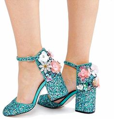 ASOS Daisy Street Glitter Sparkle Floral Block Pumps Heels Shoes Women's Size 9 Pre-Owned / Condition: Excellent Brand: ASOS. Made In China Style: Daisy Street Glitter Sparkle Floral Block Pumps Size: 9 (true size) Color: Aqua Blue, Teal Heel Height: 3" Material: Glitter Synthetic / Soles Man Made Beautiful ASOS glitter pumps are in excellent condition, worn a few times. Shoes have light staining on inner & outer soles, no major wear. See images, No Returns. Gorgeous glitter floral pumps, block Dressed Aesthetic, Casual Heels Outfit, Summer Street Style, Beach Drawing, Floral Pumps, Glitter Pumps, Embellished Heels, Asos Shoes, Glitter Sandals