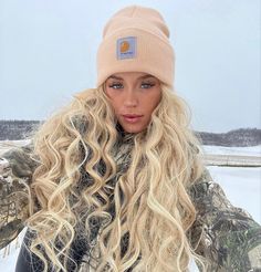 Megan Moroney Hair, Megan Moroney Outfits, Winter Hat Hairstyles, Country Hair, Megan Moroney, Western Style Outfits, Blonde Hair Inspiration, Cuffed Beanie, Cowgirl Outfits