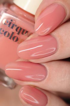 Peach Jelly is a sheer, light coral-pink jelly nail polish with a shiny, transparent finish. One Bellini, heavy on the Prosecco, coming right up! Get a luscious nail glow with this peachy keen wash of color. A juicy coral nail maximizer, Peach Jelly is outrageously delicious. Warning: You may lose sleep on this shade because papa don't peach. Simple Gel Nails Spring, Summer Nails Coral Pink, Peach Manicure, Jelly Pink Nails, Uñas Color Coral, Coral Pink Nails, Army Nails, Nails Jelly, Peach Jelly