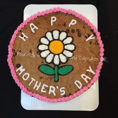 a cookie with a flower on it that says happy mother's day