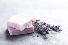 DIY Honey & Lavender Soap Recipe Diy Soap Recipe, Herbal Coffee, Best Time To Eat, Queso Manchego, Honey Diy, Diy Kosmetik, Healing Oils, Lavender Soap, Flower Essences