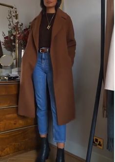 Cognac Coat Outfit, Long Brown Coat Outfit Casual, Brown Coat Fall Outfit, Autumnal Fashion, Mid Length Coat, Style Outfits Winter, Winter Style Women, Brown Overcoat Outfit Women, Brown Long Coat For Business Casual