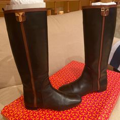 Tory Burch Riding Equestrian Calf Boot Model Erica Size 6 Color Black/Almond 15mm Equestrian Riding, Calf Boots, Tory Burch Shoes, Winter Rain, Rain Boots, Equestrian, Tory Burch, Black Color, Almond