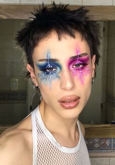 Cool Makeup Inspiration, Impressive Makeup Looks, Makeup Looks Fun Unique, Artistic Makeup Looks Creative, Intricate Makeup Looks, Cool Face Makeup, Artistic Makeup Creative, Crazy Makeup Art, Creative Face Makeup