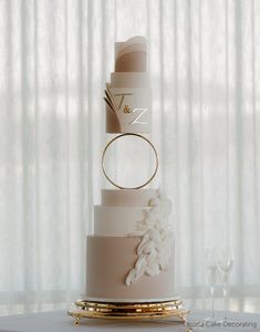 Exclusively designed and manufactured by Prop Options, our hoop tier cake separator offers the perfect way to add height to your cake. With its unrivalled finish and choice of colour, our spacers are extremely strong with the ability to support even the heaviest of your creations. Visit our website and buy today! Cake Spacer, Unique Cakes Designs, Cool Cake Designs, Minnie Rose, Cake Inspo, Different Cakes, Engagement Cakes, Tier Cake, Unique Cakes