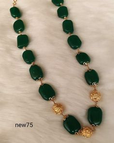 Green Beads Jewellery Designs, Green Beads Indian Jewellery, Beads Jewelry Indian Gold, Antique Necklaces Design, Antique Gold Jewelry Indian, Fancy Jewelry Necklace, Pearl Jewelry Design, Gold Jewelry Simple Necklace, Beautiful Gold Necklaces