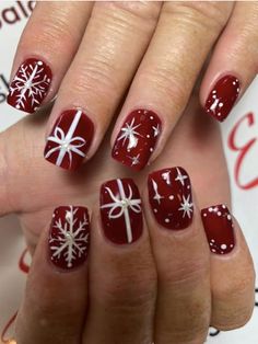 Christmas/new Year Nail Designs, Xmas Gel Nails Short, Xmas Gel Nails, Christmas Nails Trendy, Red Xmas Nails, Christmas Present Nails, Purple Toe Nails, Xmas Nail Art, Makeup Nails Designs