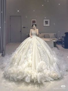 Beautiful White Dresses Princesses, Huge White Wedding Dress, White Wedding Princess Dress, Pretty Ballroom Dresses, Big White Ball Gown, Princess Inspired Wedding Dresses, White Fluffy Wedding Dress, Big Fluffy Dresses, Big Fluffy Wedding Dresses