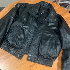 3m Thinsulate - Vintage Black Leather Bomber Jacket - Size Large Like New Urban Insulated Outerwear For Fall, Urban Black Leather Jacket For Cold Weather, Fall Leather Techwear Outerwear, Techwear Leather Long Sleeve Outerwear, Techwear Long Sleeve Leather Outerwear, Vintage Black, Mens Jackets, Bomber Jacket, Black Leather