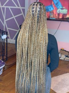 Medium Knotless Braids Blonde And Brown, Two Toned Blonde Knotless Braids, Golden Knotless Braids, Knotless Box Braids Medium With Curls Blonde, Blonde Brown Black Knotless Braids, Blonde Plaits Box Braids, Honey Blonde Plaits, Honey Blond Knotless Box Braids