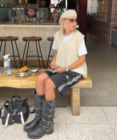 Adidas Shorts Outfit, Basketball Shorts Outfit, Rok Outfit, Look Adidas, Fest Outfits, Shorts Adidas, Mode Boho, Shorts Outfits, Looks Street Style