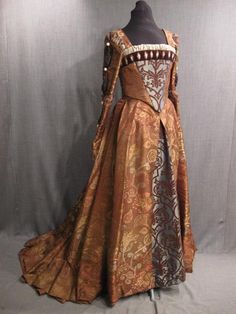 Reproduction of a Renaissance gown: copper brown brocade Tudor Clothing, Tudor Dress, Tudor Fashion, Academia Outfits, Medieval Costume, Medieval Dress, Medieval Clothing, Medieval Fashion, Women's Wear