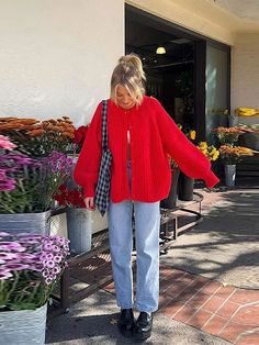 Scandinavian Fashion Summer, Red Knit Cardigan, Cardigan Knitted, Fall Inspo, Warm Sweater, Cardigan Outfits, Outfit Look, Knitted Coat, Warm Sweaters