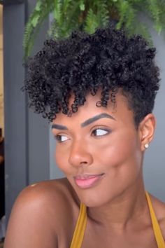 Inspirations de coupes courtes tendances 2022 Short Hairstyle Women Black Woman Natural Hair Round Face, Long Tapered Haircut, Short Hair Cuts For Black Women Natural, 4c Short Haircut, 4c Tapered Haircut, Short Curly Haircuts Natural Black Women, Short Coily Hairstyles, Short Tapered Natural Hair, Curly Twa