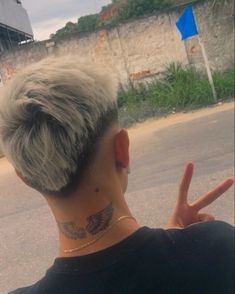 V Shaped Haircut Men, Hair Tattoo Men, Very Short Hair Men, Types Of Fade Haircut, V Shaped Haircut, Peach Hair Colors, Men Blonde Hair, Mohawk Hairstyles Men