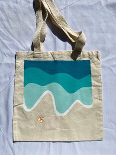 Totes Bags Design, Beach Bag Painting Ideas, Beach Tote Bags Diy Paint, Painted Beach Bag, Tote Bag Painting Ideas Beach, Painting Bags Ideas