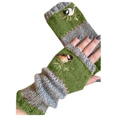 Knitting Blocking, شال كروشيه, Gloves Vintage, Soft Gloves, Girls Gloves, The Mitten, Embroidered Bird, Red Accessories