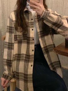 This shirt is perfect for those who are looking for a new shirt for a good price. It is fashionable, stylish, and it will look great on anyone who wears it. Shirts Korean, Korean Winter, Plaid Shirt Women, Plaid Shirts, Y2k Clothing, Collars For Women, Grunge Outfits, Types Of Collars, Clothing Patterns