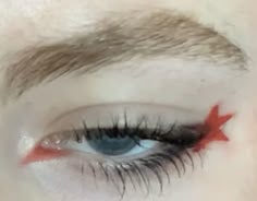 Red Star Eye Makeup, Red Star Makeup, Star Makeup Look Eyeliner, Simple Red Eye Makeup, Stars Eyeliner, Star Eye Makeup, Star Eyeliner, Stars Makeup, Punk Rockstar