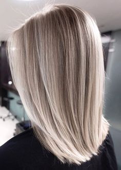 Platinum Balayage Straight Hair, High And Low Lights Hair Blonde, Blonde 2023, New Hair Color Ideas, Medium Length Blonde Hair, Silver Blonde Hair, Ice Blonde, Cool Blonde Hair, Light Blonde Hair