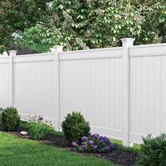 Looking for added privacy? Our popular Emblem vinyl fence panels offer full privacy and feature decorative top and bottom rails, so you do not have to sacrifice style. The easy to assemble panels utilize GrippLok™ technology, a unique material composition within fence rails that provides structural durability to decrease bending or sagging over time. Installation is quick with coordinating pre-routed posts, no hardware required. Freedom Emblem 6-ft H x 8-ft W White Privacy Vinyl Flat-top Fence P White Privacy Fence, Vinyl Fence Landscaping, Decking Outdoor, White Vinyl Fence, Diy Privacy Fence, Vinyl Fence Panels, Garden Gates And Fencing, Front Lawn Landscaping, Vinyl Privacy Fence