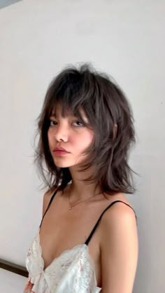 Woman Shaggy Hair, Shag For Short Hair, Cool Shag Haircut, Short Hairstyle Shag, Ultra Layered Haircut, Thick Shag Haircut, Shaggy Razor Haircuts, Short Hair With Shaggy Layers, Shag Haircut Layers