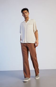 Brown Linen Pants Outfit Men, Earth Tone Pants, Pacsun Outfits Mens, Brown Khaki Pants Outfit Men, Mens Dress Pants Outfits, Men Brown Pants Outfit, Boyfriend Makeover, Brown Linen Pants Outfit, Brown Pants Outfit Men