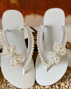 Glamour at your feet! All sandals are handcrafted with the finest Brazilian embellishments. We use the original Havaianas®️: thong style made in Brazil 100% rubber non slip tread durable and flexible Customized items are final sale so they can’t be returned. Special Occasion Jewelry, Shoe Crafts, Fashion Slippers, Beaded Bracelets Diy, Diy Shoes, Made In Brazil, Flip Flop, Diy Bracelets, Womens Flip Flop