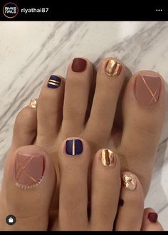 Brown Pedicure Ideas Toenails, November Toe Nails, Toenail Designs Fall, Fall Toe Designs, Butterfly Pedicure, Pedicure Ideas Winter Toenails, Pedicure Ideas Fall, Fall Toe Nail Designs, Fall Pedicure Designs