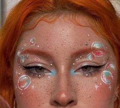 Out Of The Box Makeup Looks, Surreal Makeup Looks, Cute Graphic Liner Looks, Creative Art Makeup Looks, Bubble Eyeliner, Bubble Makeup Look, Creative Makeup Ideas Art Inspiration, Creative Eye Makeup Design, Water Makeup Look