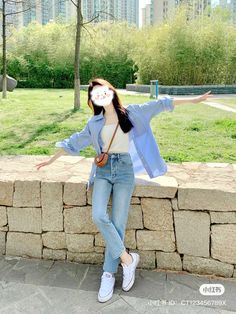 Light Blue Shirt Women Outfit, Blue Shirt Women Outfit, Light Blue Shirts Women, Shirt Women Outfit, Bf Fits, Korean Fashion Jeans, Japan Outfits, Blue Shirt Women, Light Blue Shirt