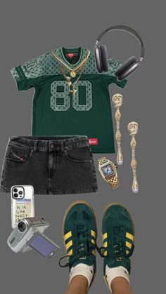 streetwear green jersey cute outfit inspo Green Jersey Outfit, Streetwear Fashion Vintage, Green Jersey, Outfit Inspo Casual, Jersey Outfit, Looks Street Style, Streetwear Fashion Women, Outfit Look, Tyler The Creator